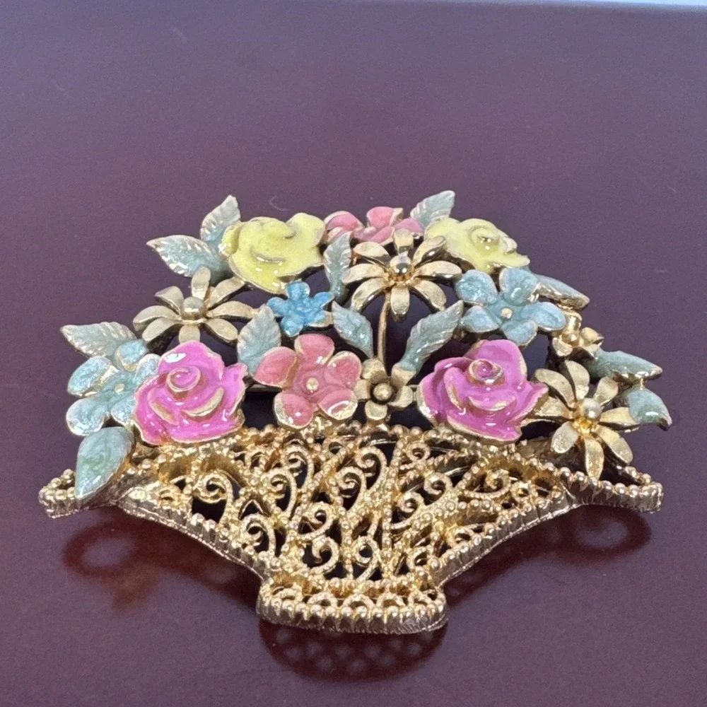 VINTAGE M Jent Brooch Pin flower basket enameled pastel flowers gold tone basket